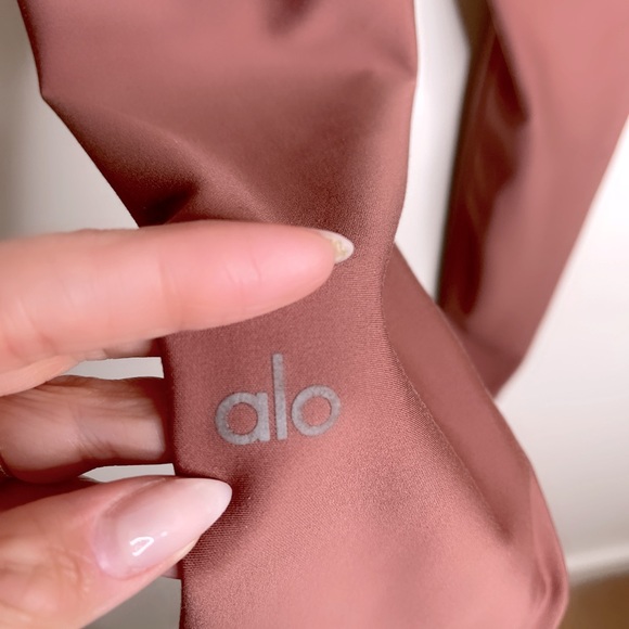 ALO YOGA - Picture 3 of 5